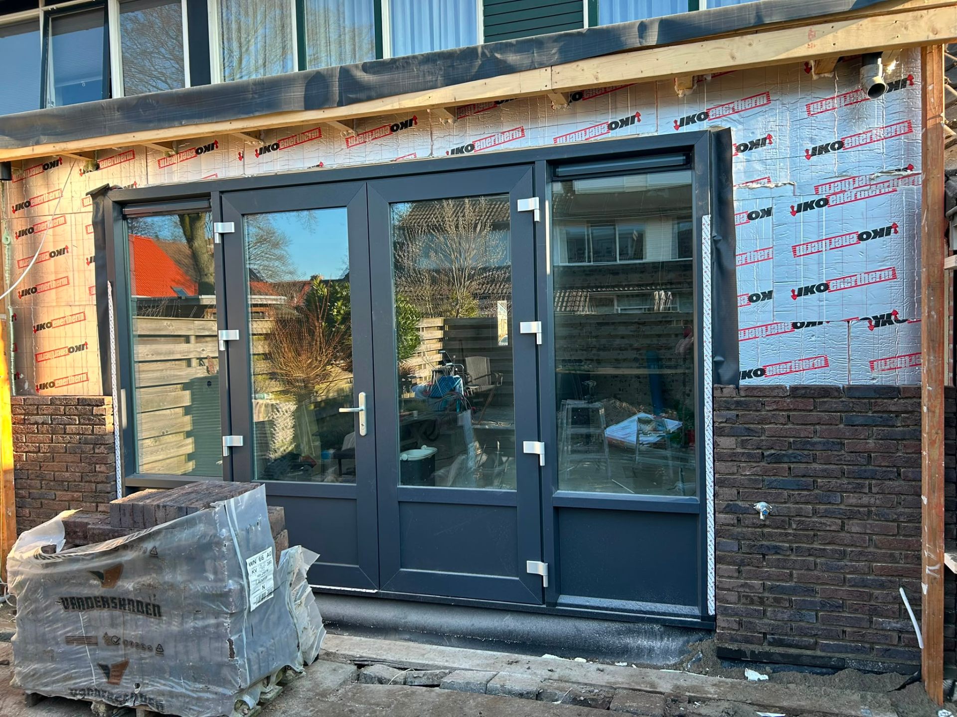 Uitbouw Baalder — kunststof tuindeuren geplaatst