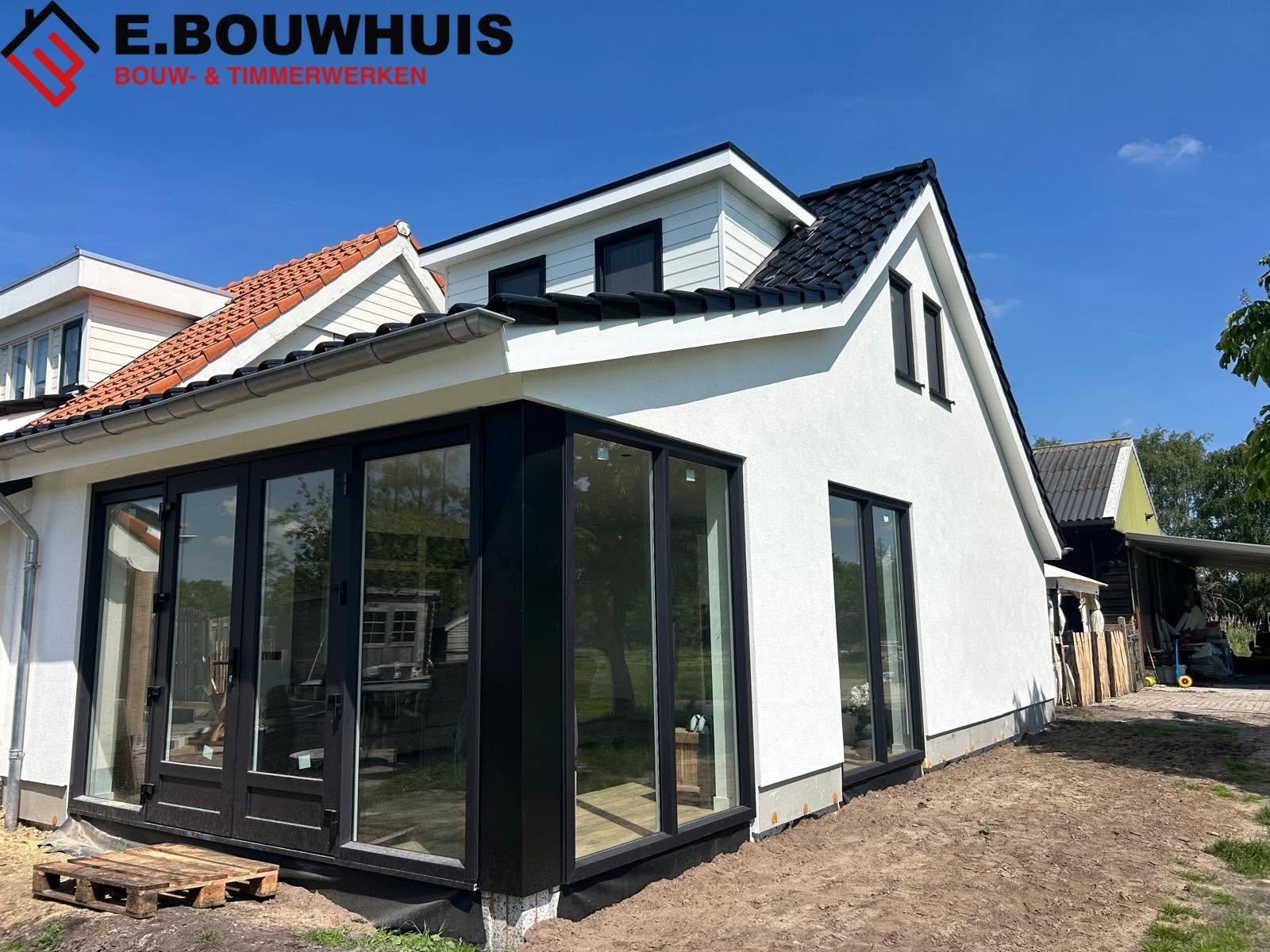 Uitbouw Beerzerveld — strak gestucte buitenzijde