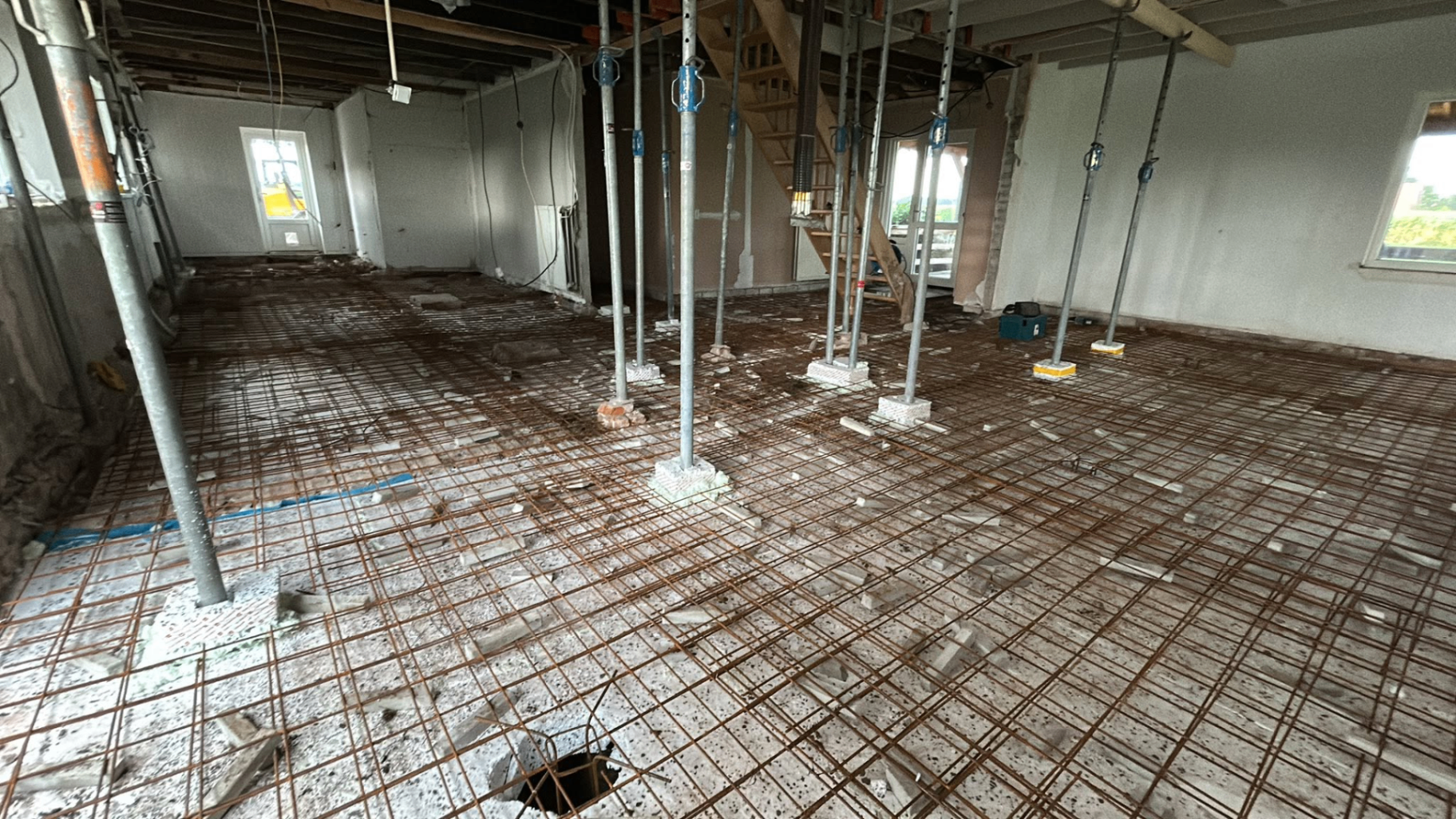 Interne verbouwing Beerzerveld — bestaande vloer verwijderd en opnieuw opgebouwd met isolatie